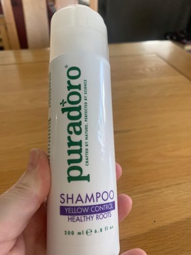 Shampoo Anti-Giallo & Radici Sane – Neutralizza i riflessi gialli, illumina biondi e grigi 200ml photo review